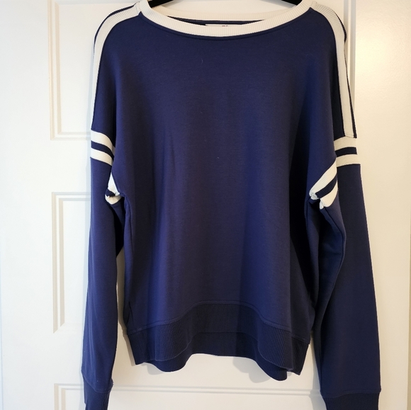 Vineyard Vines Women's Navy Blue Sweatshirt sz large - Picture 2 of 5
